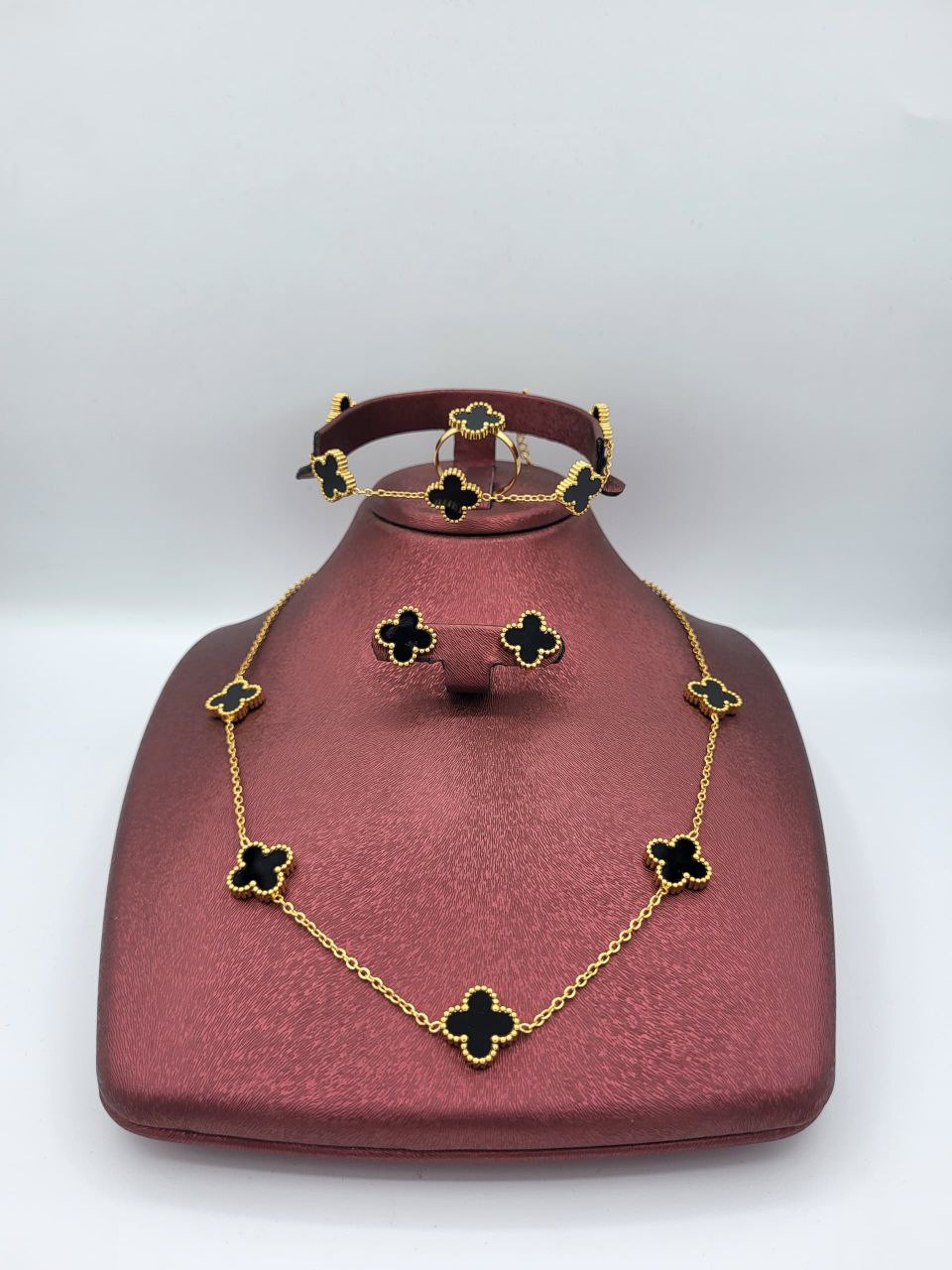 طقم كامل بالون الأسود و الذهبي