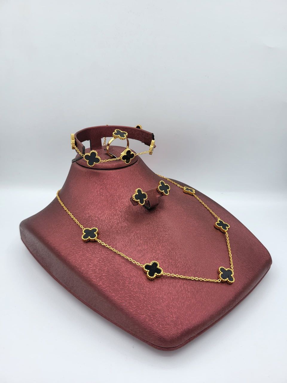 طقم كامل بالون الأسود و الذهبي